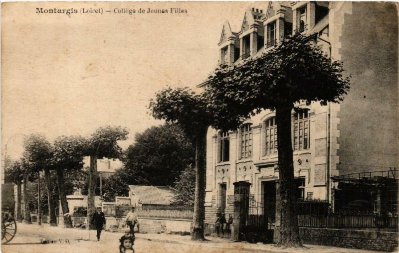 Carte postale ancienne Montargis College de jeunes filles à Montargis