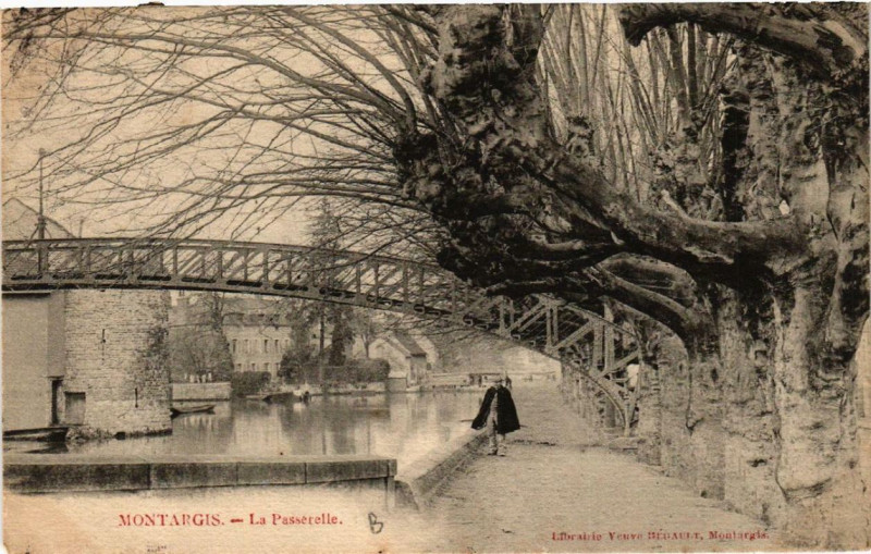 Carte postale ancienne Montargis La Passerelle à Montargis