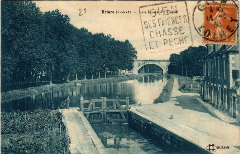 Carte postale ancienne Briare Les Bords du Canal à Briare