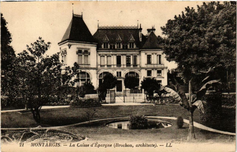 Carte postale ancienne Montargis La Caisse d'Epargne Brochon, architecte à Montargis