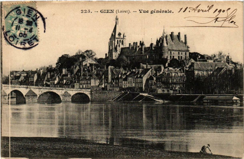 Carte postale ancienne Gien Vue générale à Gien