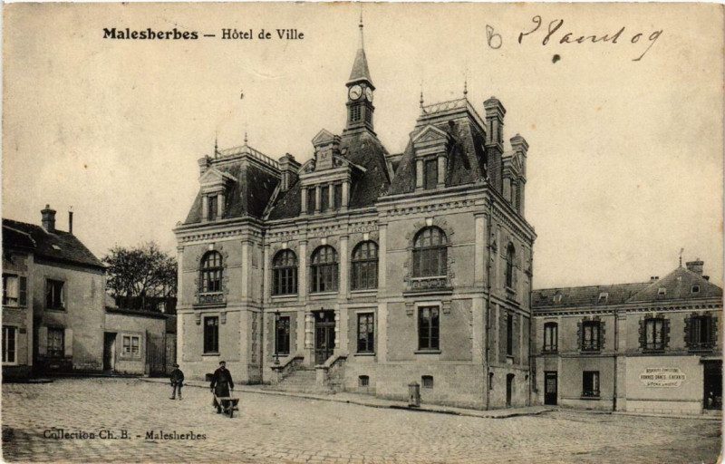 Carte postale ancienne Malesherbes Hotel de Ville