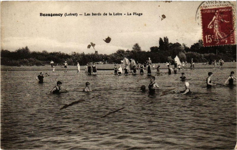 Carte postale ancienne Beaugency Les bords de la Loire La Plage à Beaugency