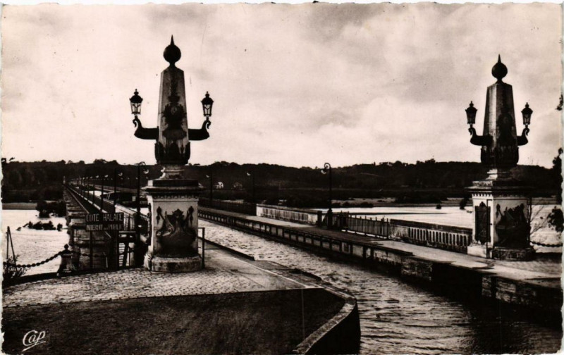 Carte postale ancienne Briare Le Pont-Canal à Briare