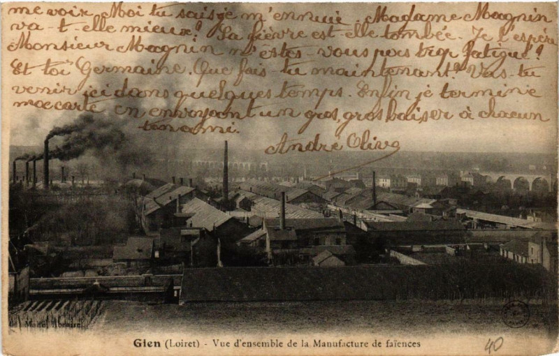 Carte postale ancienne Gien Vue d'ensemble de la Manufacture de faiences à Gien