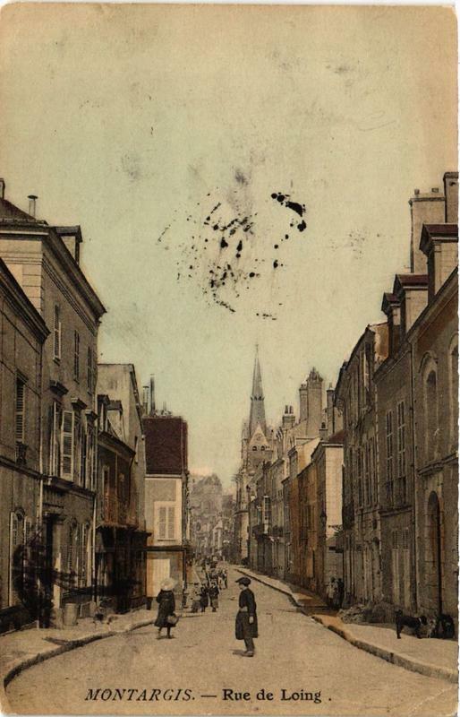 Carte postale ancienne Montargis Rue de Loing à Montargis