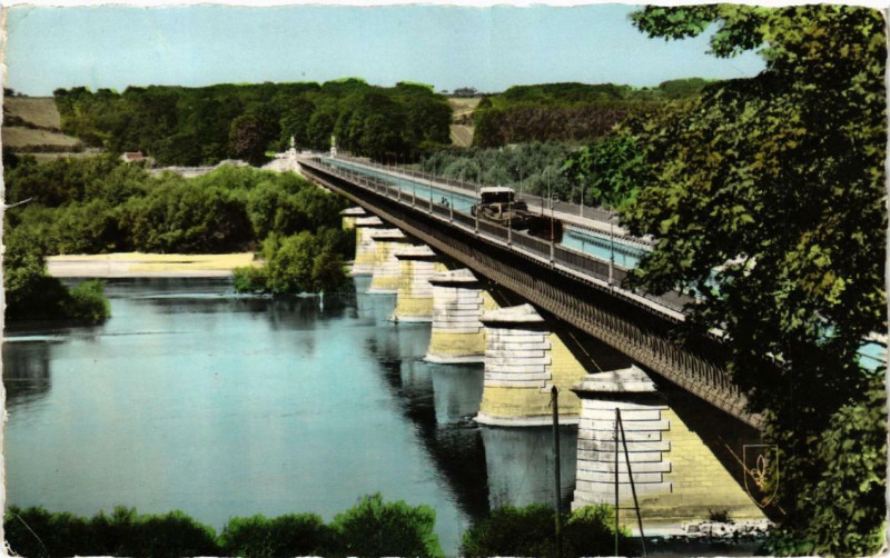 Carte postale ancienne Briare Le Pont-Canal à Briare