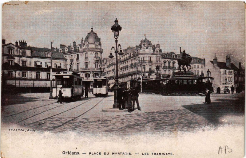 Carte postale ancienne Orleans Place du Martroi Les Tramways à Orléans