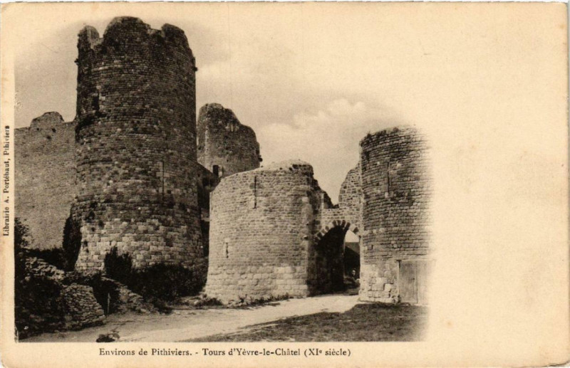 Carte postale ancienne Tour d'Yevre-le-Chatel