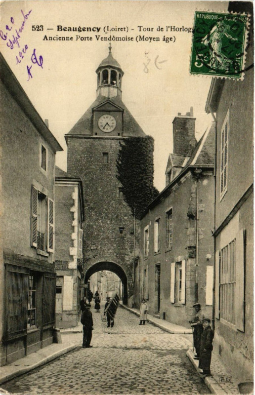 Carte postale ancienne Beaugency - Tour de l'Horloge - Ancienne Porte Vendomoise à Beaugency