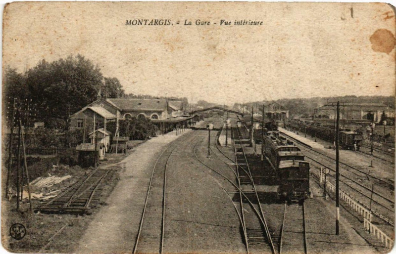 Carte postale ancienne Montargis La Gare Vue Intérieure à Montargis