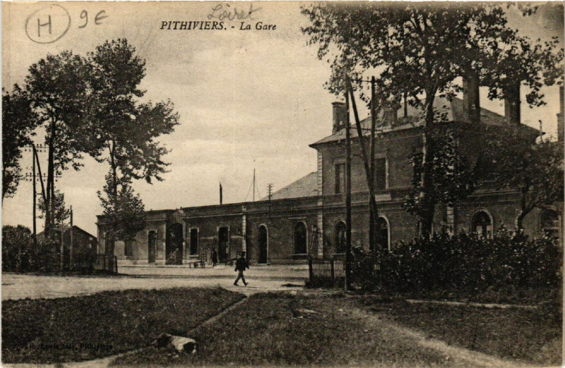 Carte postale ancienne Pithiviers - La Gare à Pithiviers