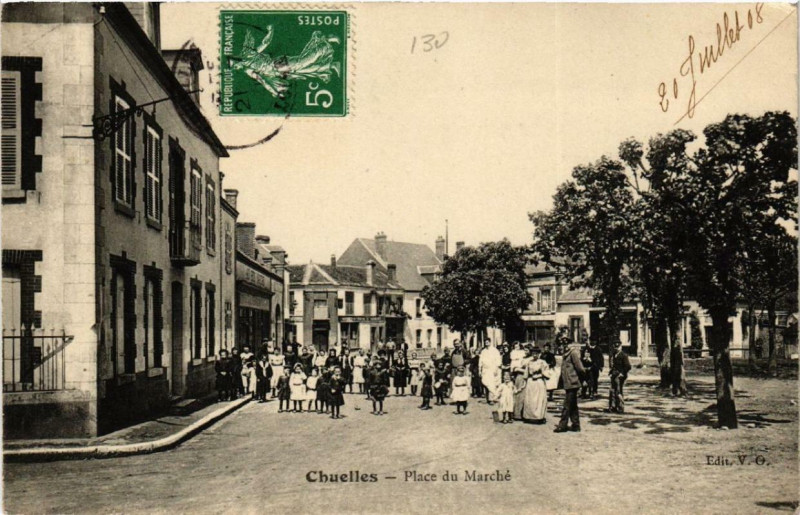 Carte postale ancienne Chuelles Place du Marché à Chuelles