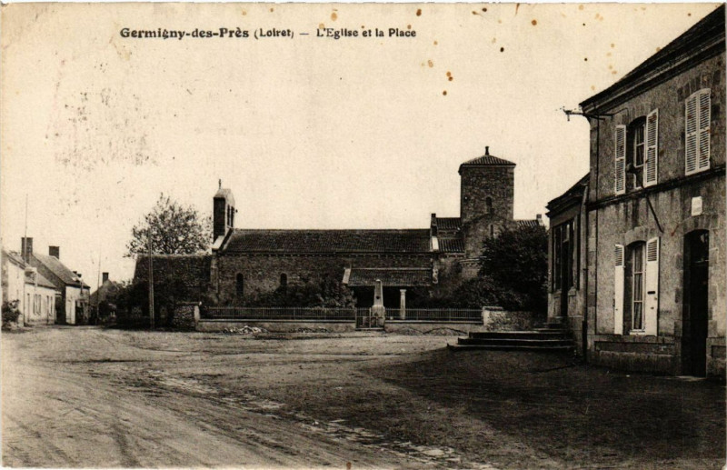 Carte postale ancienne Germigny-des-Pres - Eglise et la Place à Germigny-des-Prés
