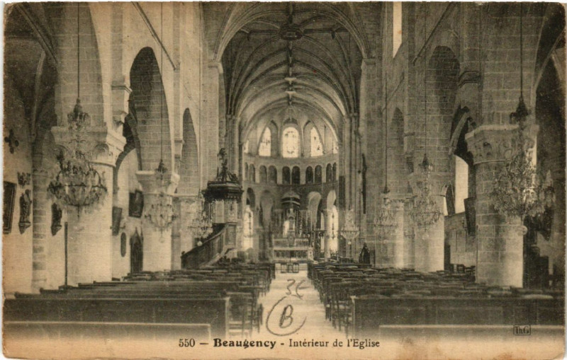 Carte postale ancienne Beaugency - Intérieur de Eglise à Beaugency