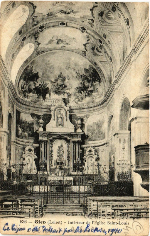Carte postale ancienne Gien - Intérieur de Eglise Saintt-Louis à Gien