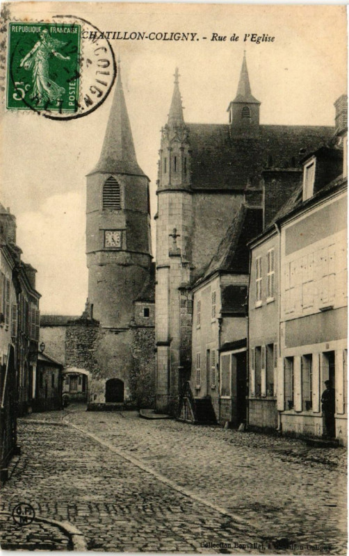Carte postale ancienne Chatillon-Coligny - Rue de Eglise à Châtillon-Coligny