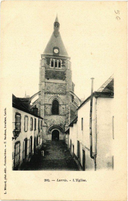 Carte postale ancienne Lorris - Eglise à Lorris