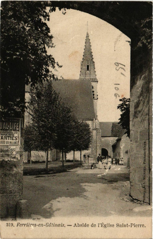 Carte postale ancienne Ferrieres-en-Gatinais - Abside de Eglise Saint-Pierre à Ferrières-en-Gâtinais