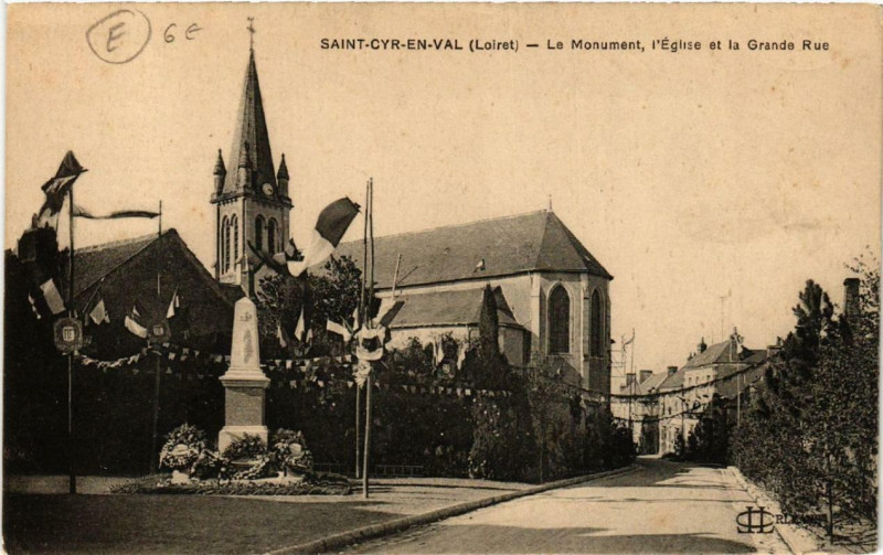 Carte postale ancienne Saint-Cyr-en-Val Le Mounment l'Eglise et la Grande Rue à Saint-Cyr-en-Val