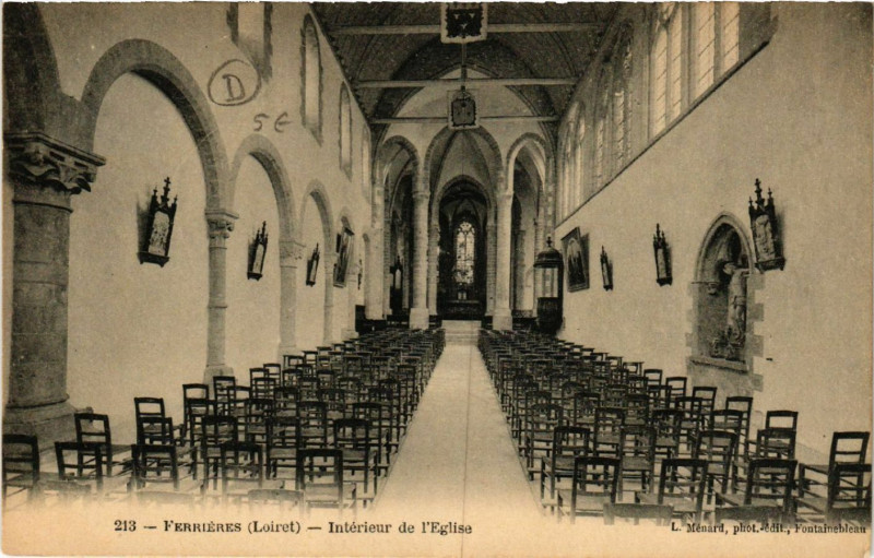Carte postale ancienne Ferrieres - Ferrieres-en-Gatinais - Intérieur de Eglise à Ferrières-en-Gâtinais