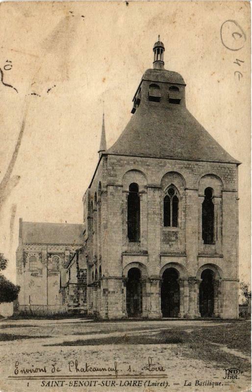 Carte postale ancienne Saint-Benoit-sur-Loire La Basilique