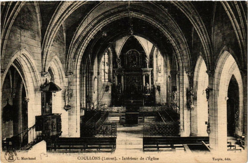 Carte postale ancienne Coullons Intérieur de l'Eglise à Coullons