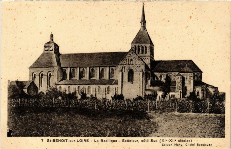 Carte postale ancienne Saint-Benoit-sur-Loire La Basilique