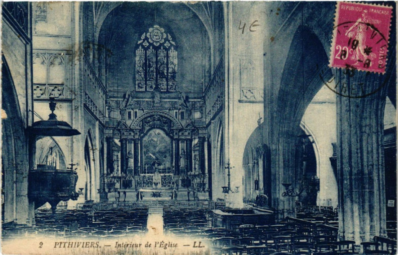 Carte postale ancienne Pithiviers - Intérieur de Eglise à Pithiviers