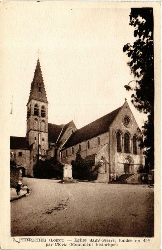 Carte postale ancienne Ferrieres-en-Gatinais Eglise Saint-Pierre à Ferrières-en-Gâtinais