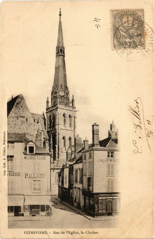 Carte postale ancienne Pithiviers - Rue de Eglise - le Clocher à Pithiviers