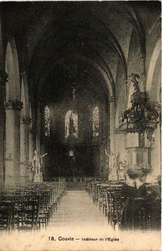 Carte postale ancienne Couvin Intérieur de l'Eglise