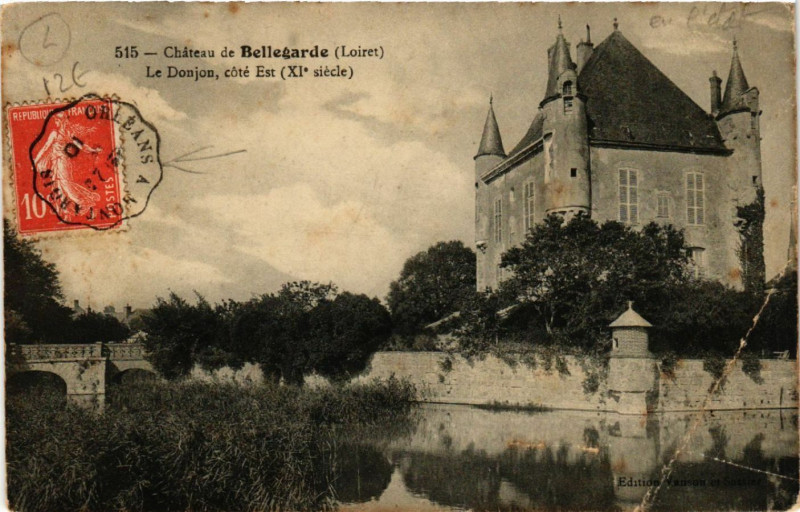 Carte postale ancienne Bellegarde - Chateau de Bellegarde - Le Donjon - coté Est à Bellegarde