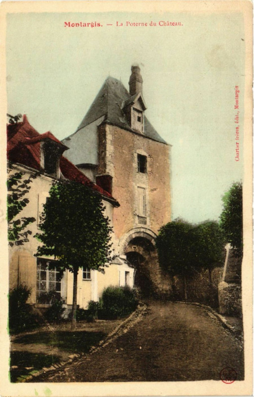 Carte postale ancienne Montargis - La Poterne du Chateau à Montargis