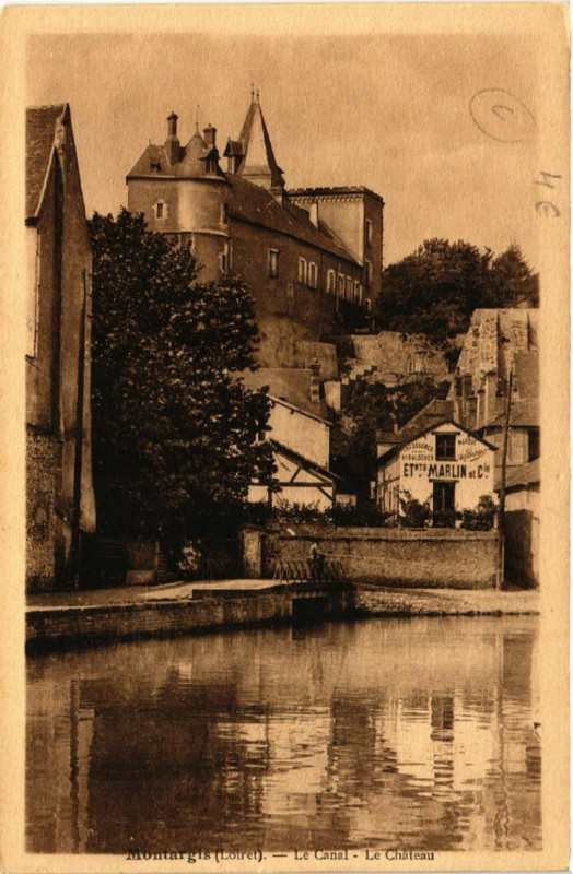 Carte postale ancienne Montargis - Le Canal - Le Chateau à Montargis