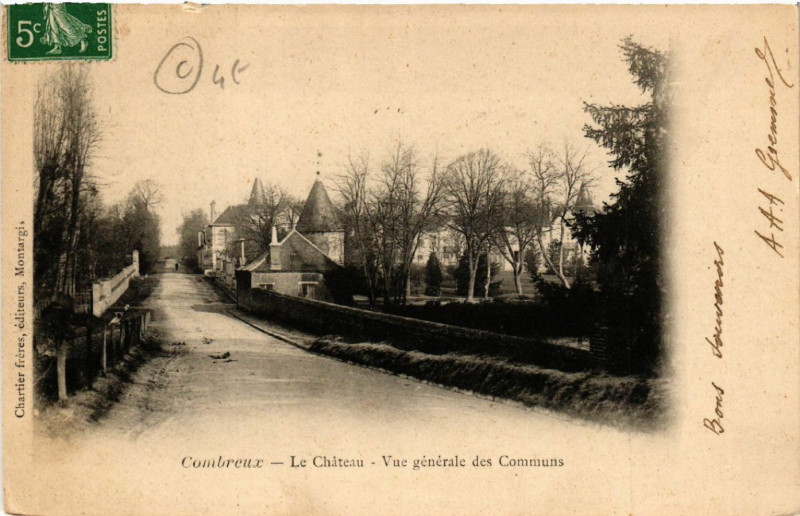 Carte postale ancienne Combreux - Le Chateau - Vue générale des Communs à Combreux