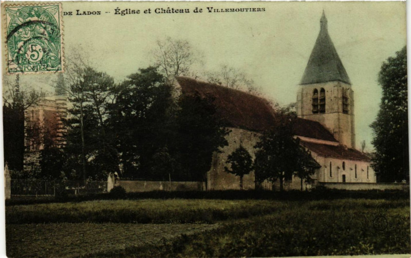 Carte postale ancienne Villemoutiers - Eglise et Chateau de Villemoutiers à Villemoutiers