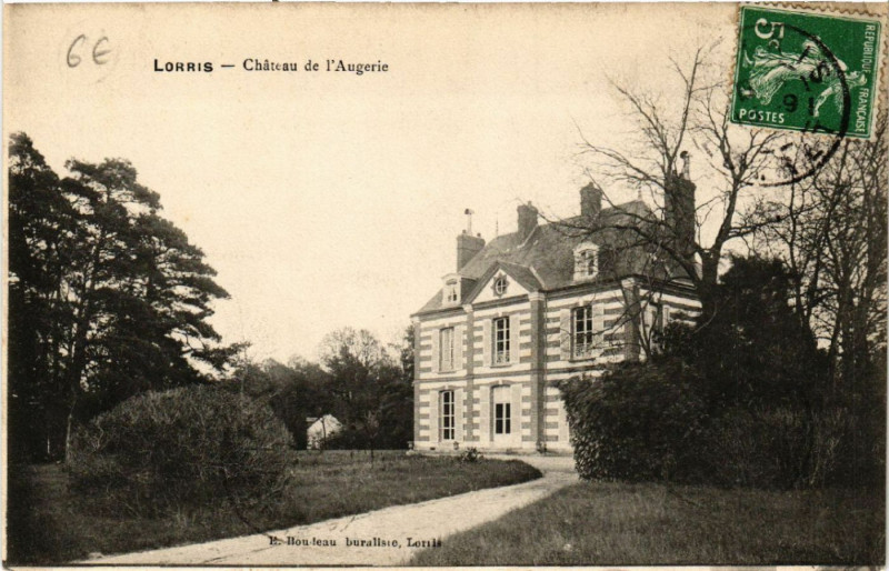 Carte postale ancienne Lorris - Chateau de l'Augerie à Lorris