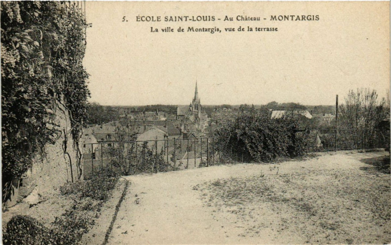 Carte postale ancienne Montargis - Ecole Saint-Louis - Au Chateau - La Ville de Montargis à Montargis