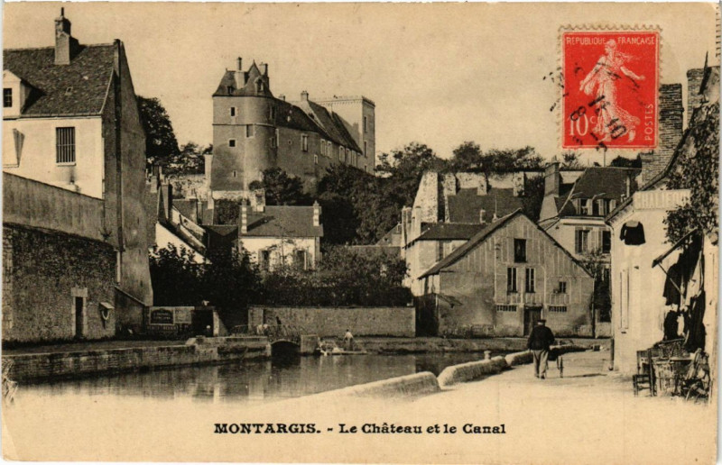 Carte postale ancienne Montargis - Le Chateau et le Canal à Montargis