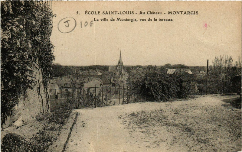 Carte postale ancienne Montargis - Ecole Saint-Louis - Au Chateau - La Ville de Montargis à Montargis