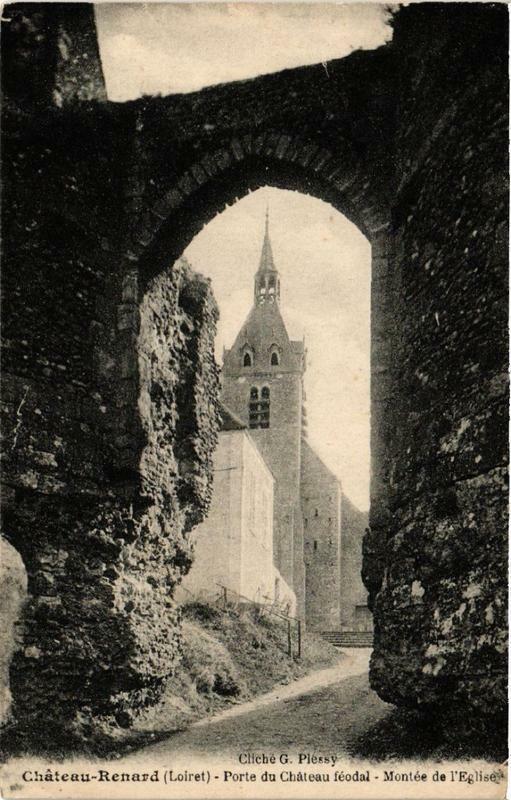 Carte postale ancienne Chateau-Renard Porte du Chateau féodal Montée de l'Eglise à Château-Renard