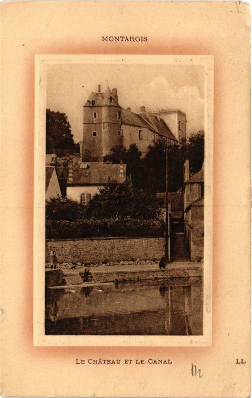 Carte postale ancienne Montargis Le Chateau et le Canal à Montargis
