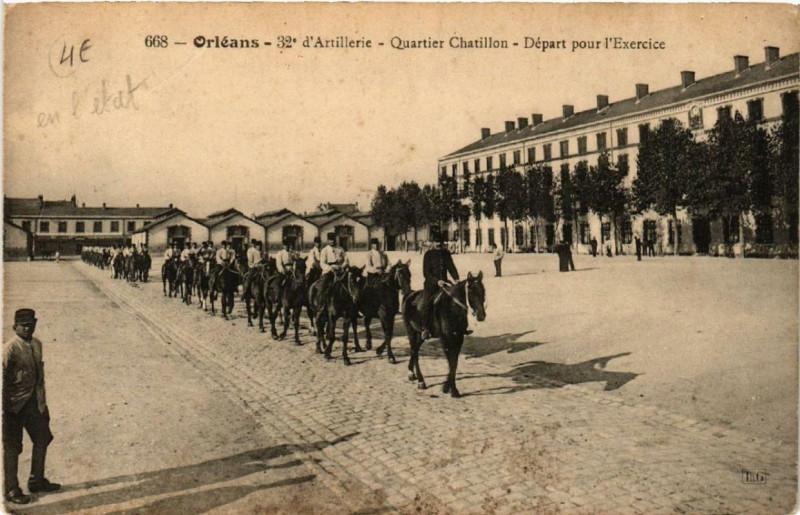 Carte postale ancienne Orleans 32e Artillerie Quariter Chatillon Départ pour l'Exercise à Orléans