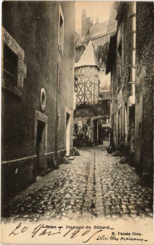 Carte postale ancienne Gien - Impasse du Billard à Gien