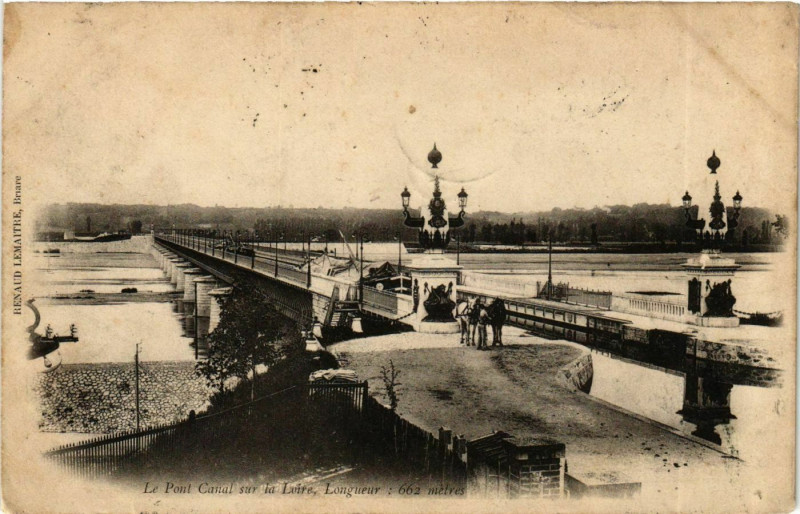 Carte postale ancienne Briare Le Pont Canal sur la Loire à Briare