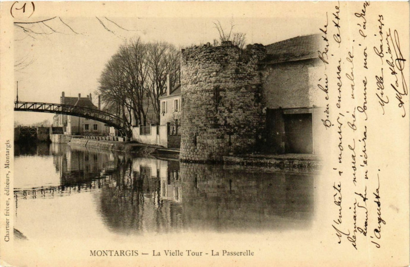 Carte postale ancienne Loiret Montargis Vielle Tour Passerelle à Montargis