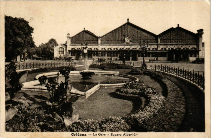Carte postale ancienne Loiret Orleans La Gare Square Albert I. à Orléans