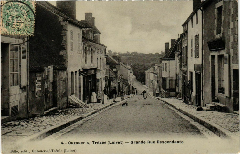 Carte postale ancienne Ouzouer-sur-Trezee La Grande Rue descendante à Ouzouer-sur-Trézée