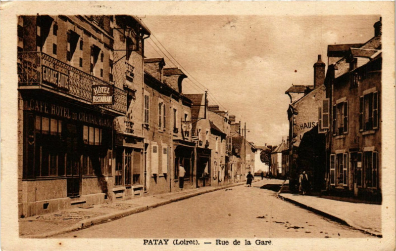 Carte postale ancienne Patay Rue de la Gare à Patay